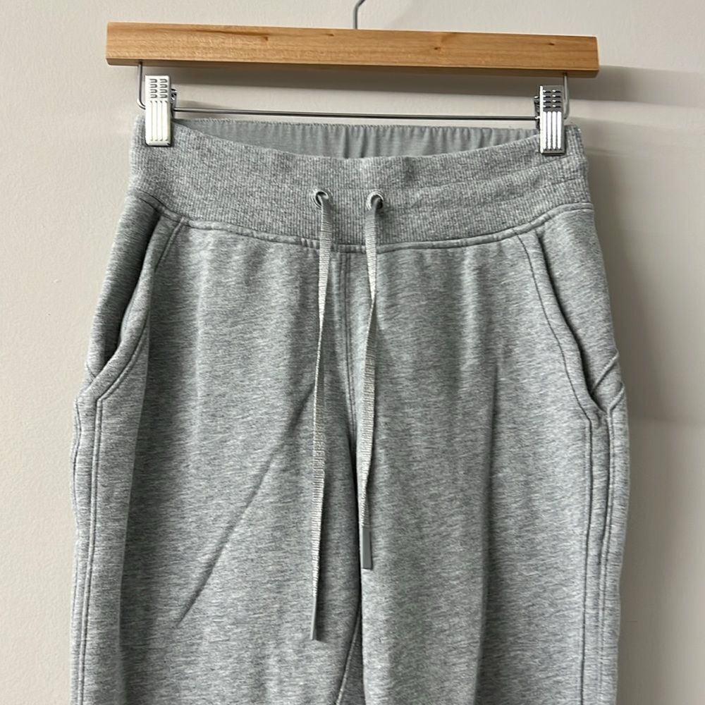 Lululemon woman grey cotton joggers with side pockets stretchable waist …